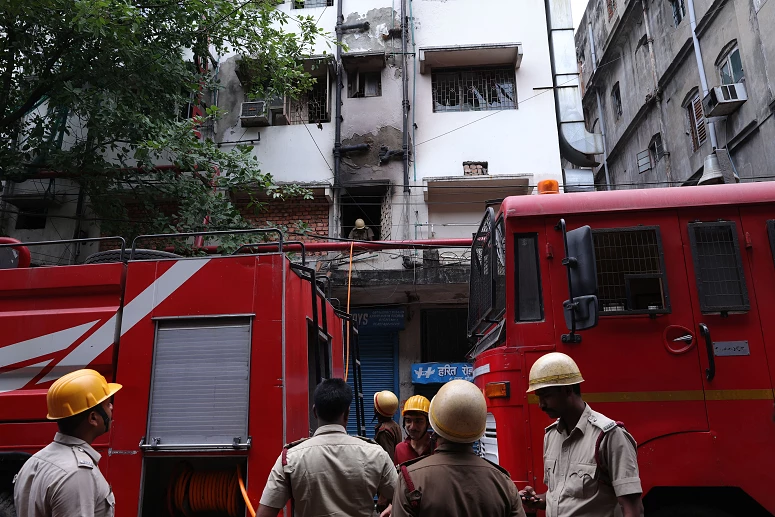 Incêndio Destrói Hotel Em Calcutá