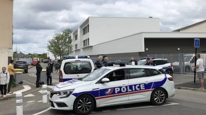 Police Ataque Escola França