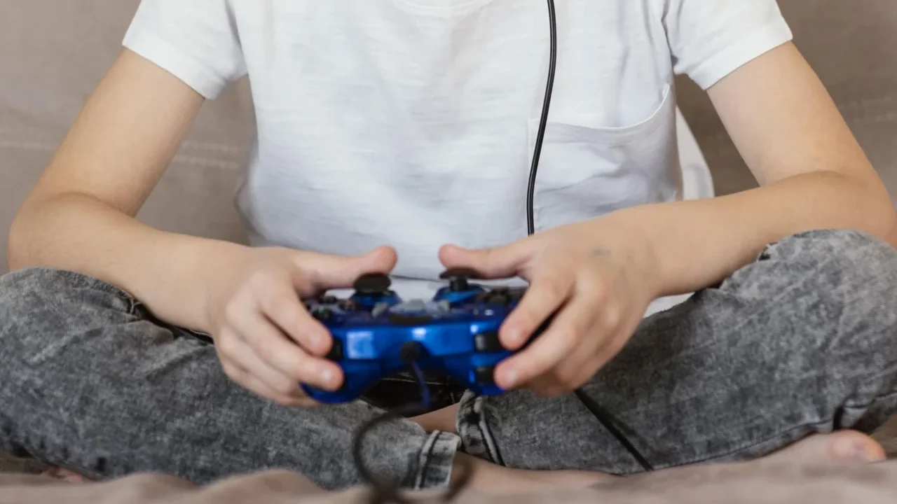 Rapaz A Jogar
