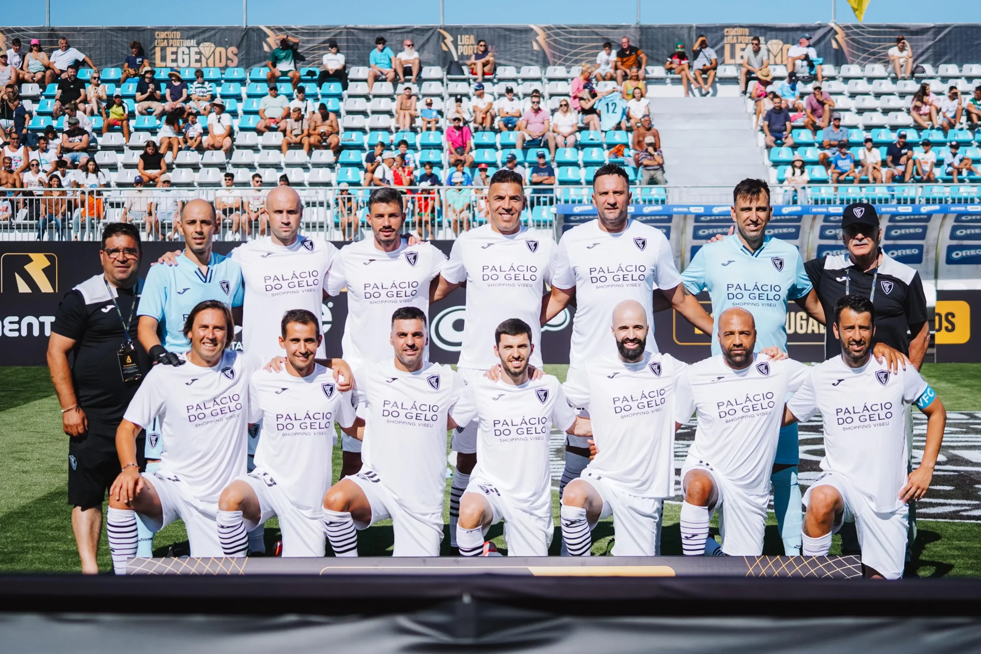 Equipa Do Académico Que Está Na Nazaré Foto Académico