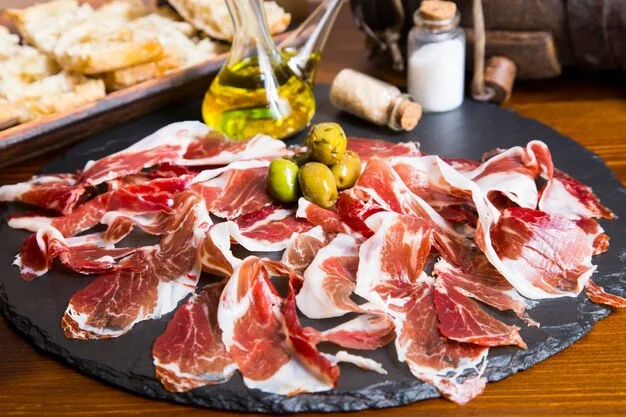 Prato De Tapas Com Presunto Iberico Presunto Espanhol De Primeira Qualidade Da Zona Da Estremadura 783571 790