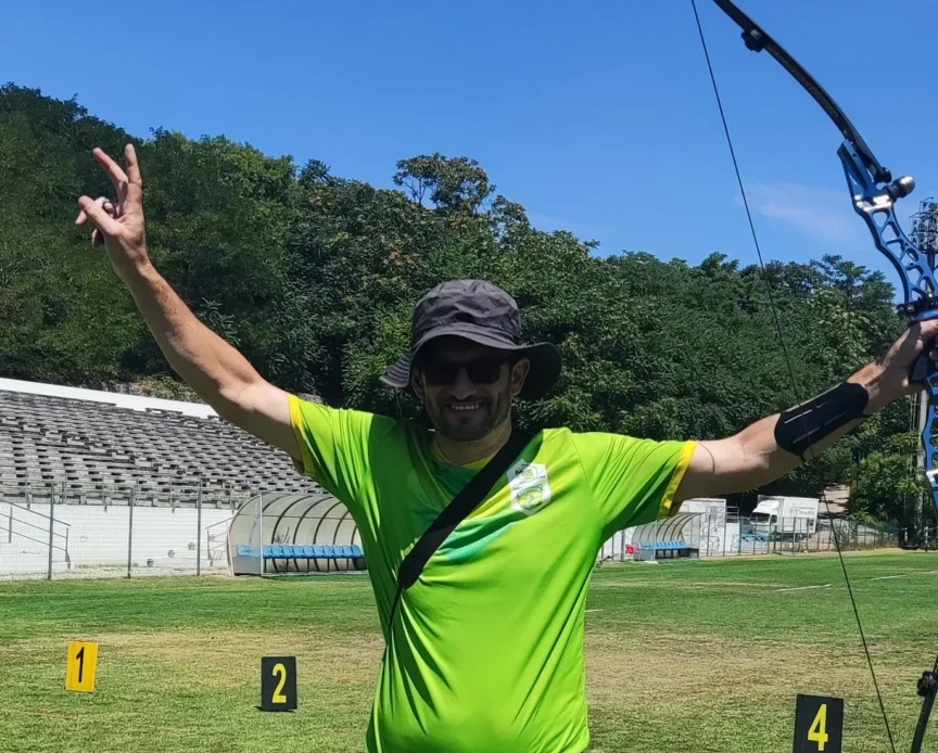 Tiro Com Arco Carlos Poceiro Festeja O Título De Campeão Nacional Foto Csp