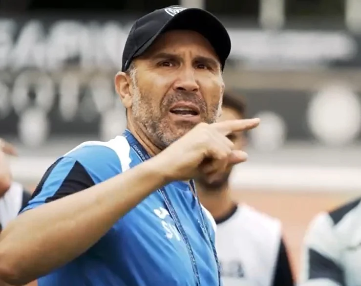Acadámico Treinador Sérgio Vieira En Entrevista Foto Académico