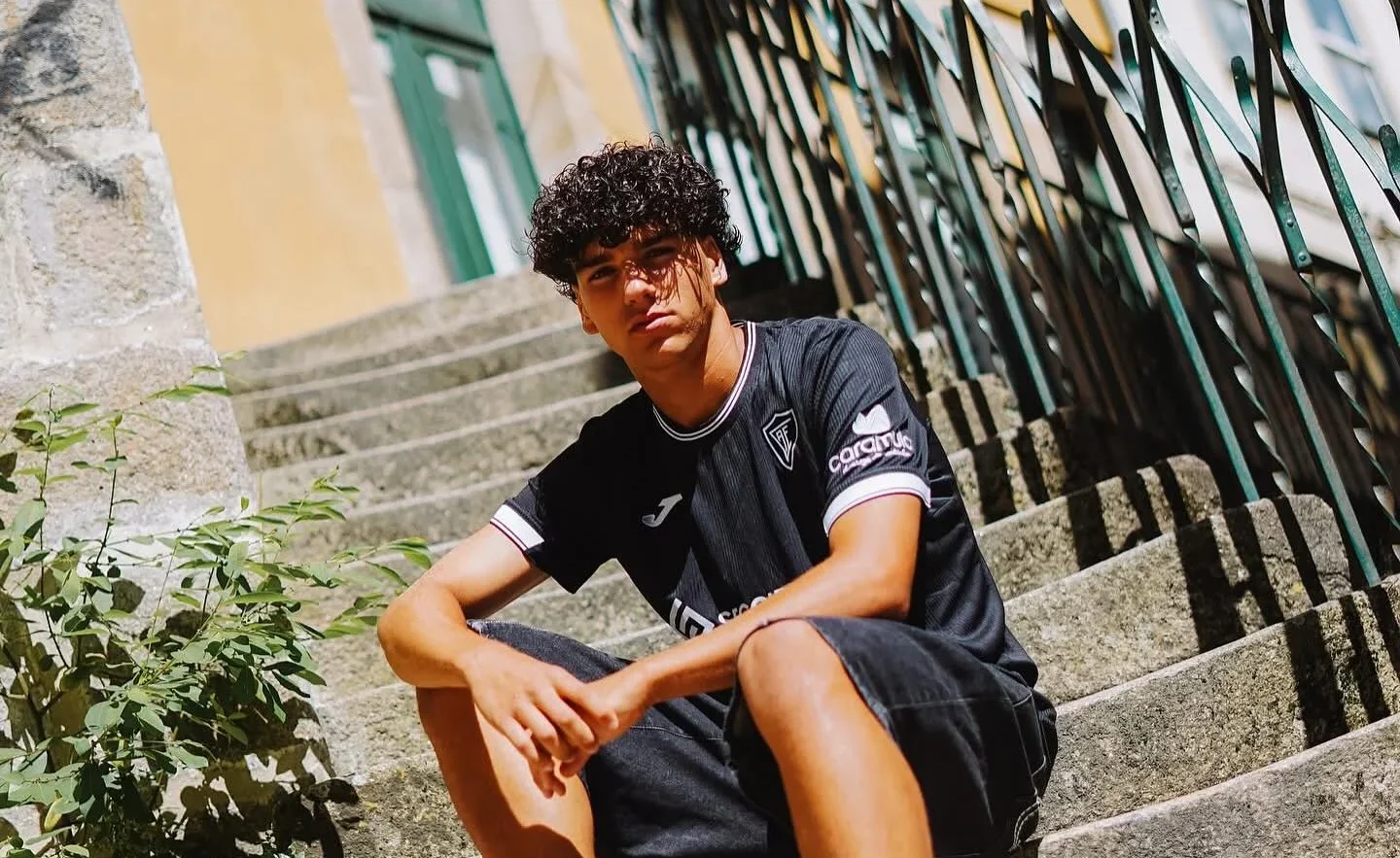 Futebol Extremo Jota Vai Ser Reforço Dos Sub 19 Do Académico Foto Dr