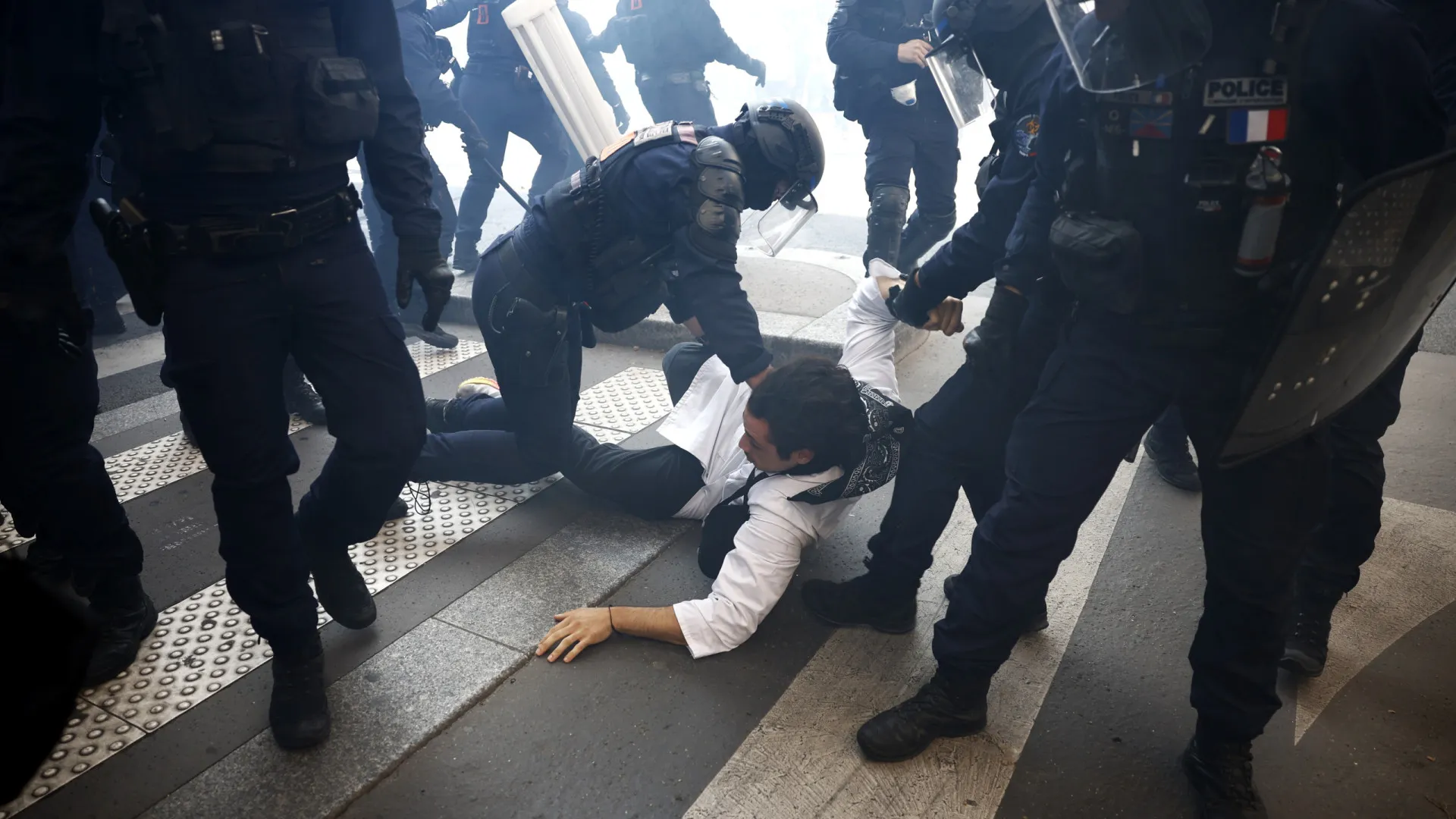 Protestos Em França