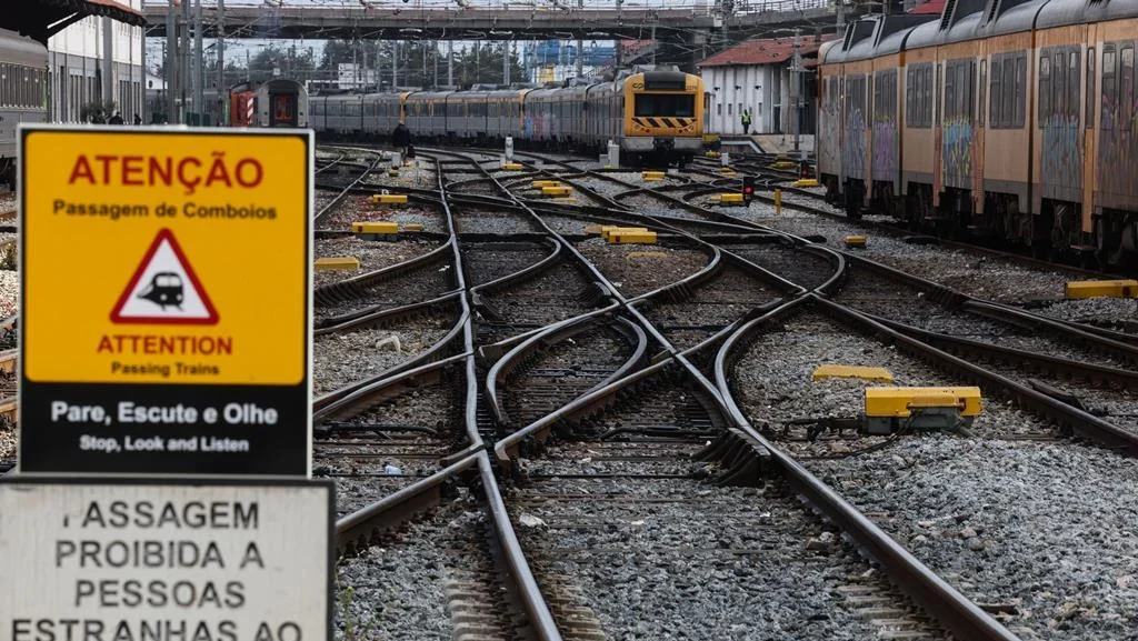 Atenção Comboio Linha