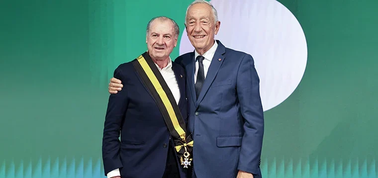 Carlos Lopes Gardoado Com A Ordem Olímpica Nacional Foto Cop