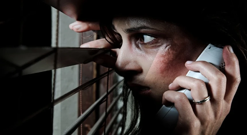 Mulher A Ver Janela Assassino Usa