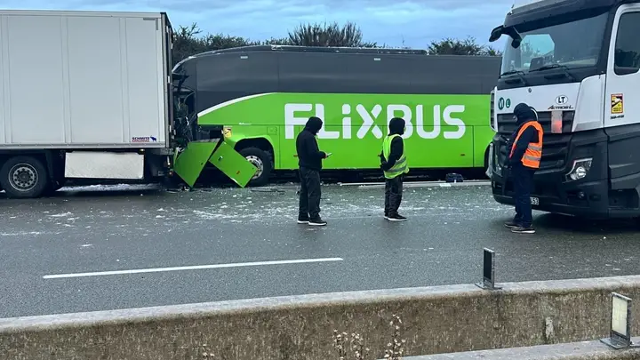 Autocarro Envolvido Em Acidente França