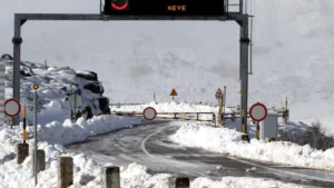 Neve Corta Estrada Serra Da Estrela