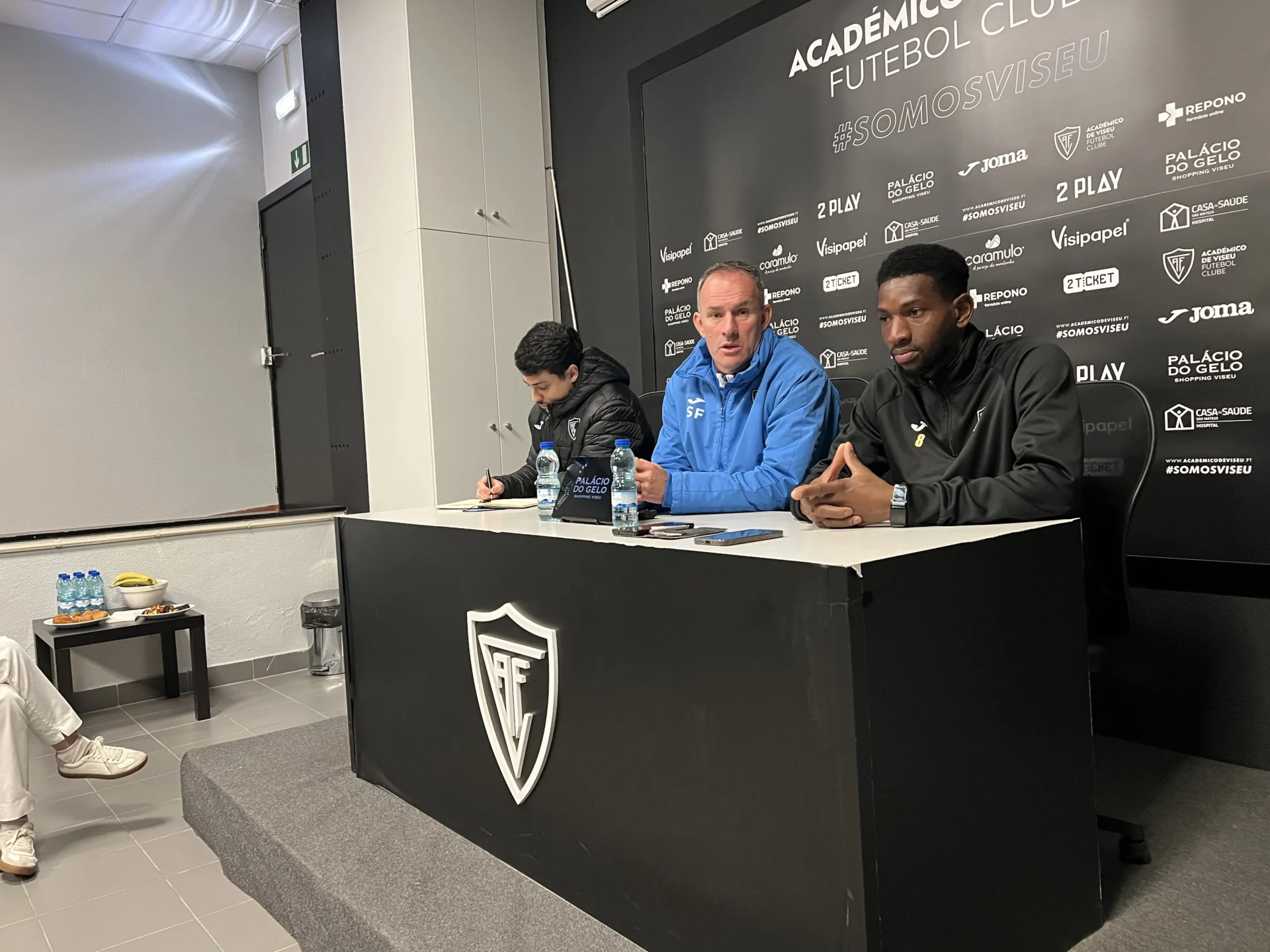 Treinador Sérgio Fonseca E Médio Sanba Koné