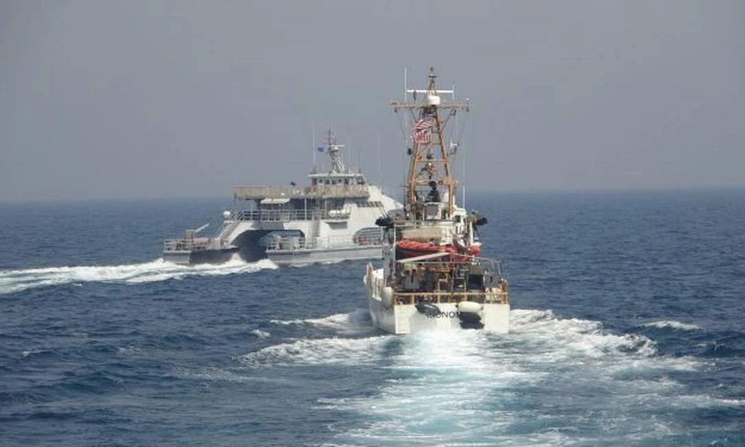 Navios Comerciais