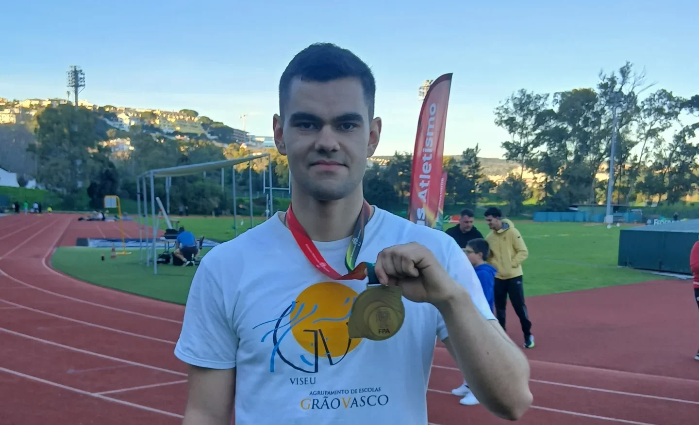 Simão Duarte Com A Medalha