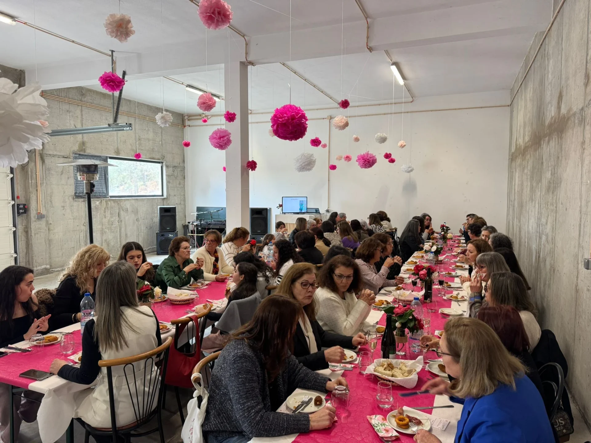 Dia Da Mulher Cavernães