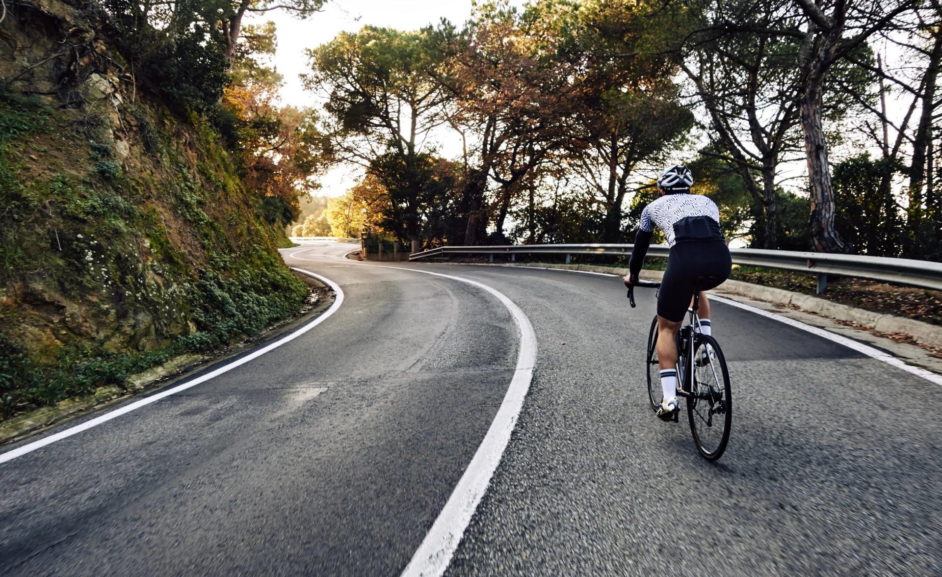 Ciclista Na Estrada