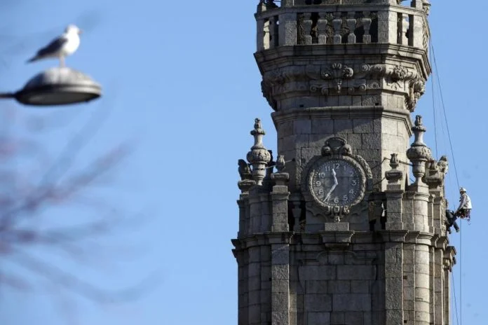 Relógio Da Torre Dos Clérigos