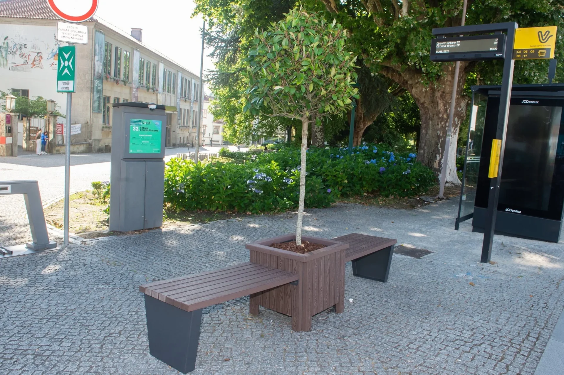Bancos Paragens Ir E Vir