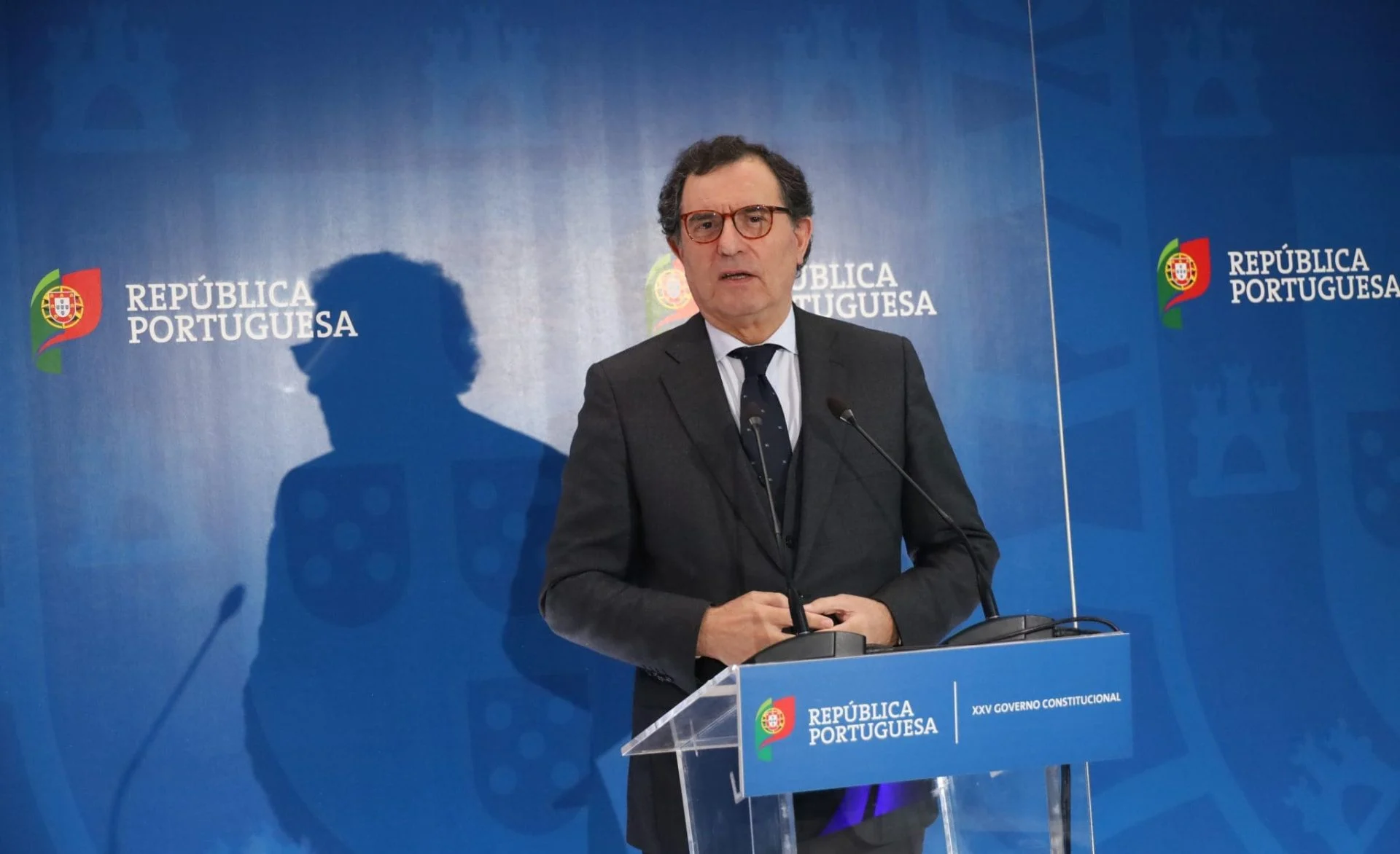 Castro Almeida Ministro Coes&atilde;o