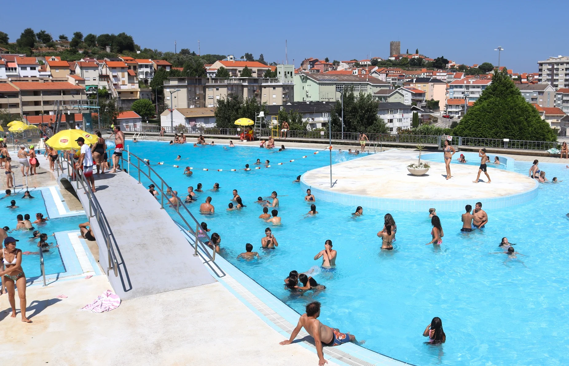 Foto Arquivo Piscinas Descobertas Lamego