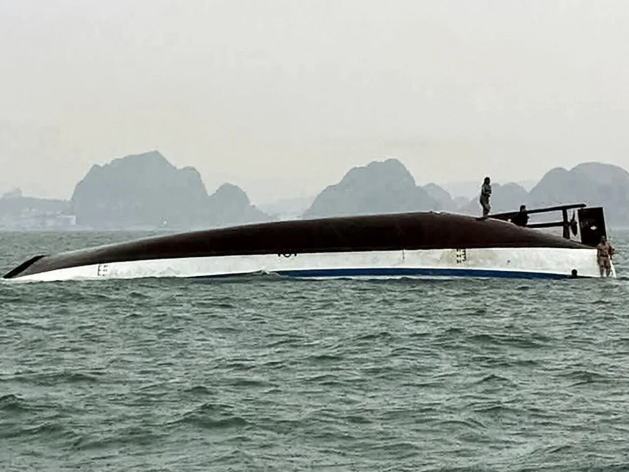 Vietnam Naufrage Baie Halong Bateau