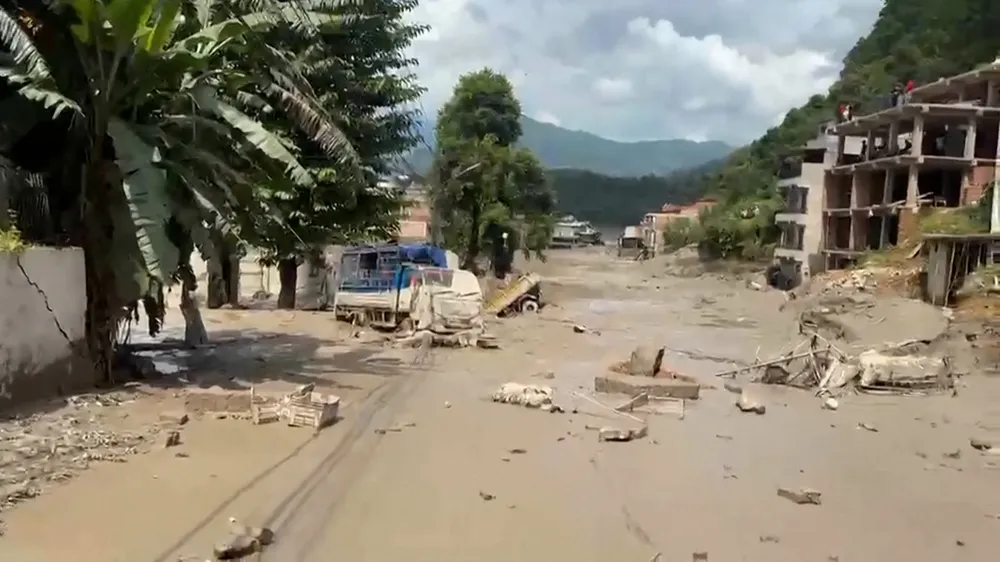 Destruicao No Nepal E Tibete