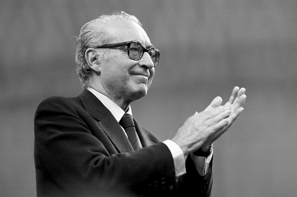 Dr Almeida Santos