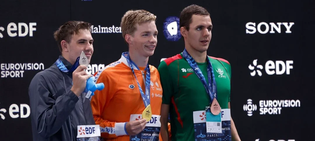 Natação Marco Menezes à Direita Conquistou Duas Medalhas Em París Foto Fpn