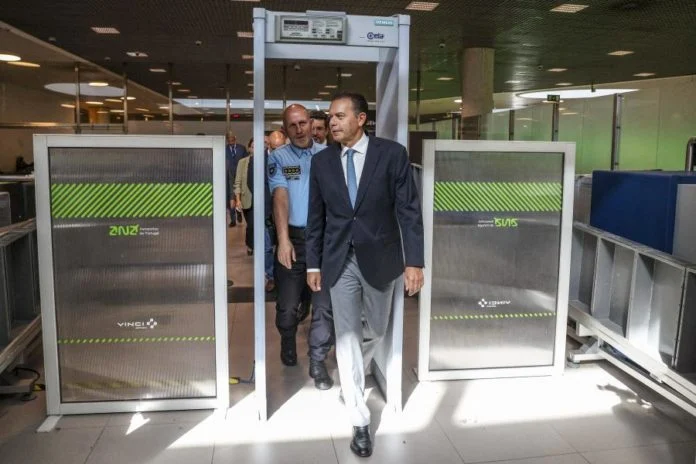 Pm Visita Aeroporto De Lisboa