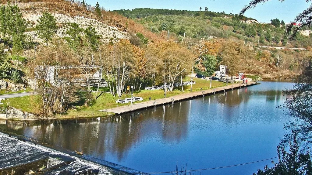 Praia Fluvial Da Ponte De Juncais Em Fornos De Algodres