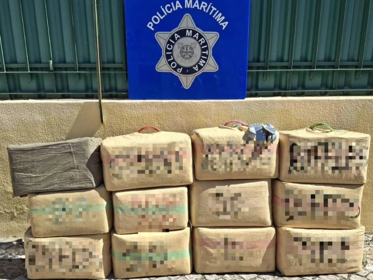 Apreensão De Droga Polícia Maritima