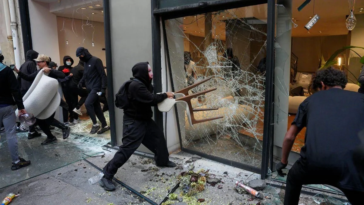 Disturbios Em Fran&ccedil;a