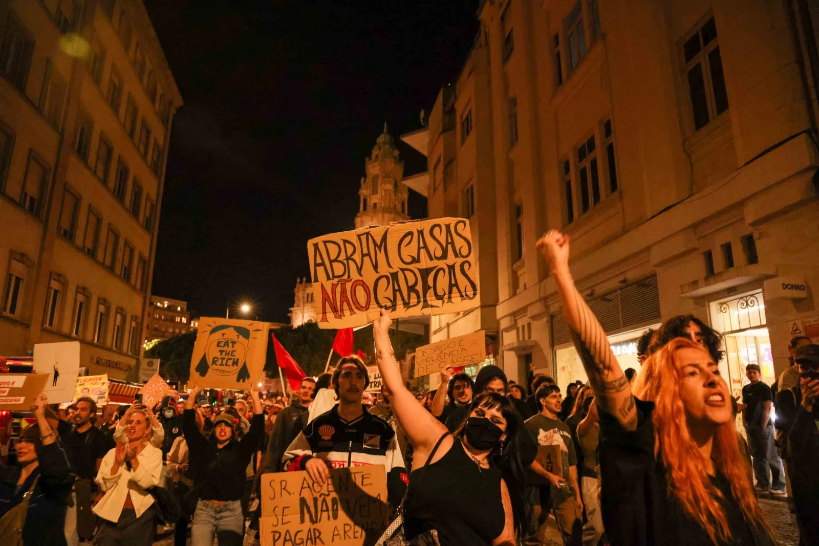 Jovens Protestam Nas Ruas Do Porto E Lisboa