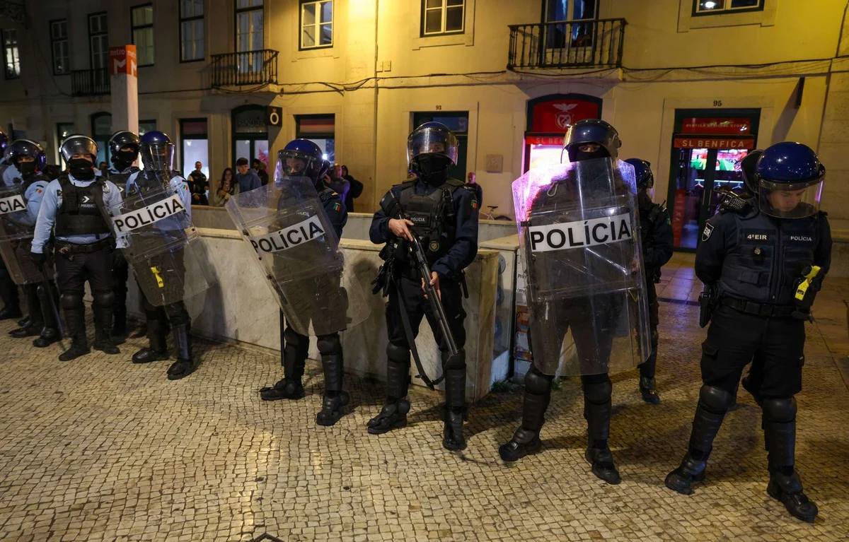 Manifestacao Policial Contra Habit