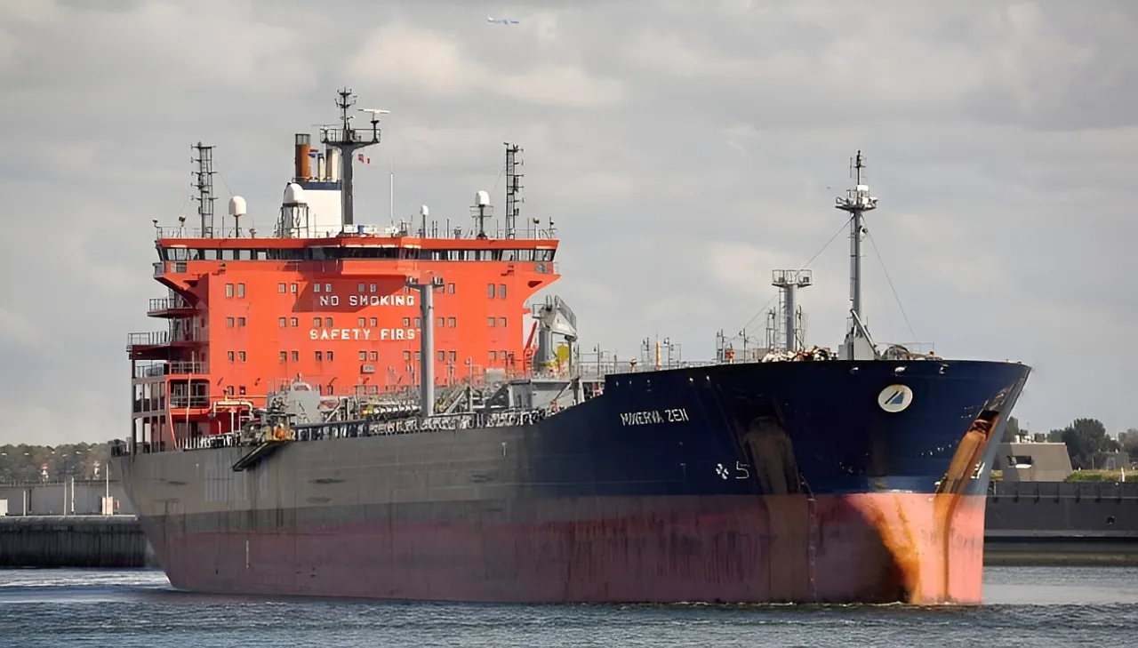 Navio Tanque Com Gas&oacute;leo