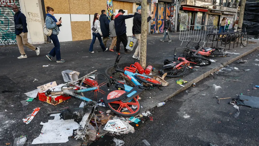 Policia De Choque Em Paris