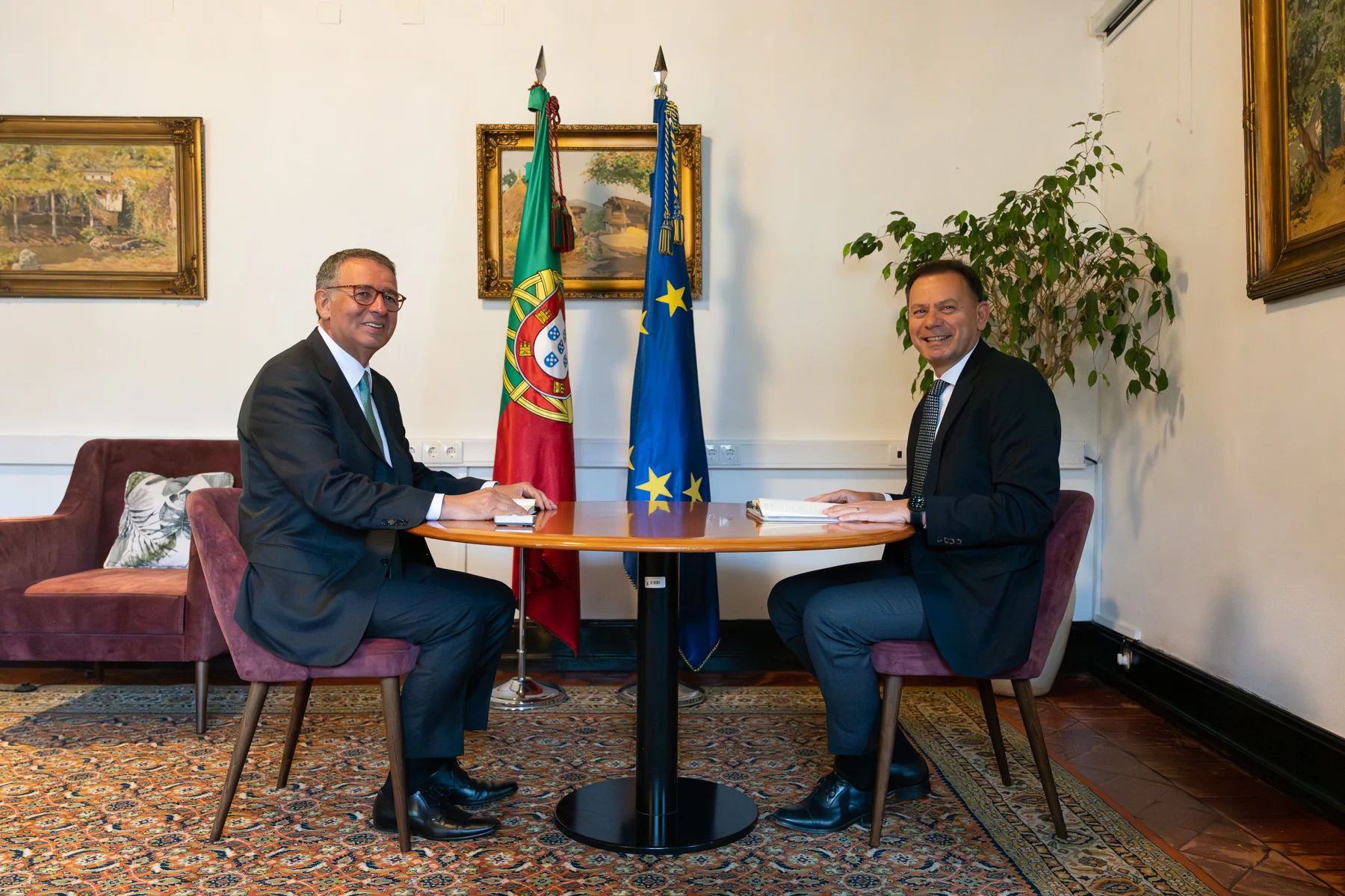 Reuni&atilde;o Seguro Com Montenegro